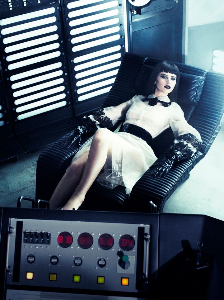 Фелисити Джонс в фотосессии Тома Мунро для журнала  Vogue Italia