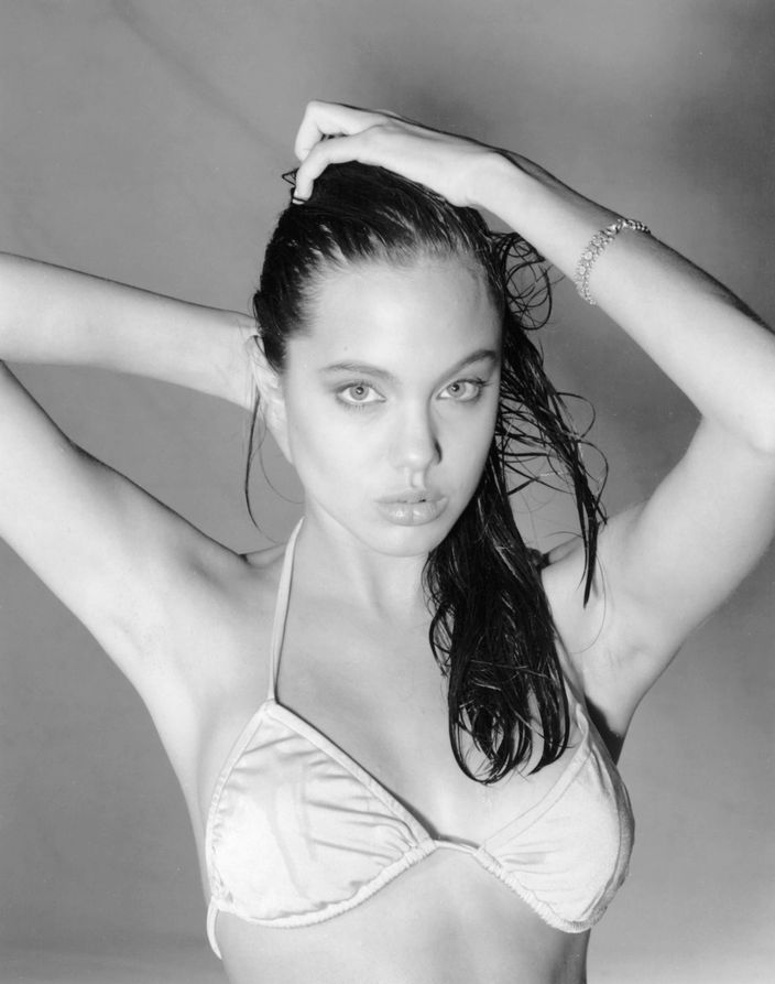 Анджелина Джоли в 1989 году в фотосессии Гарри Лэнгдона