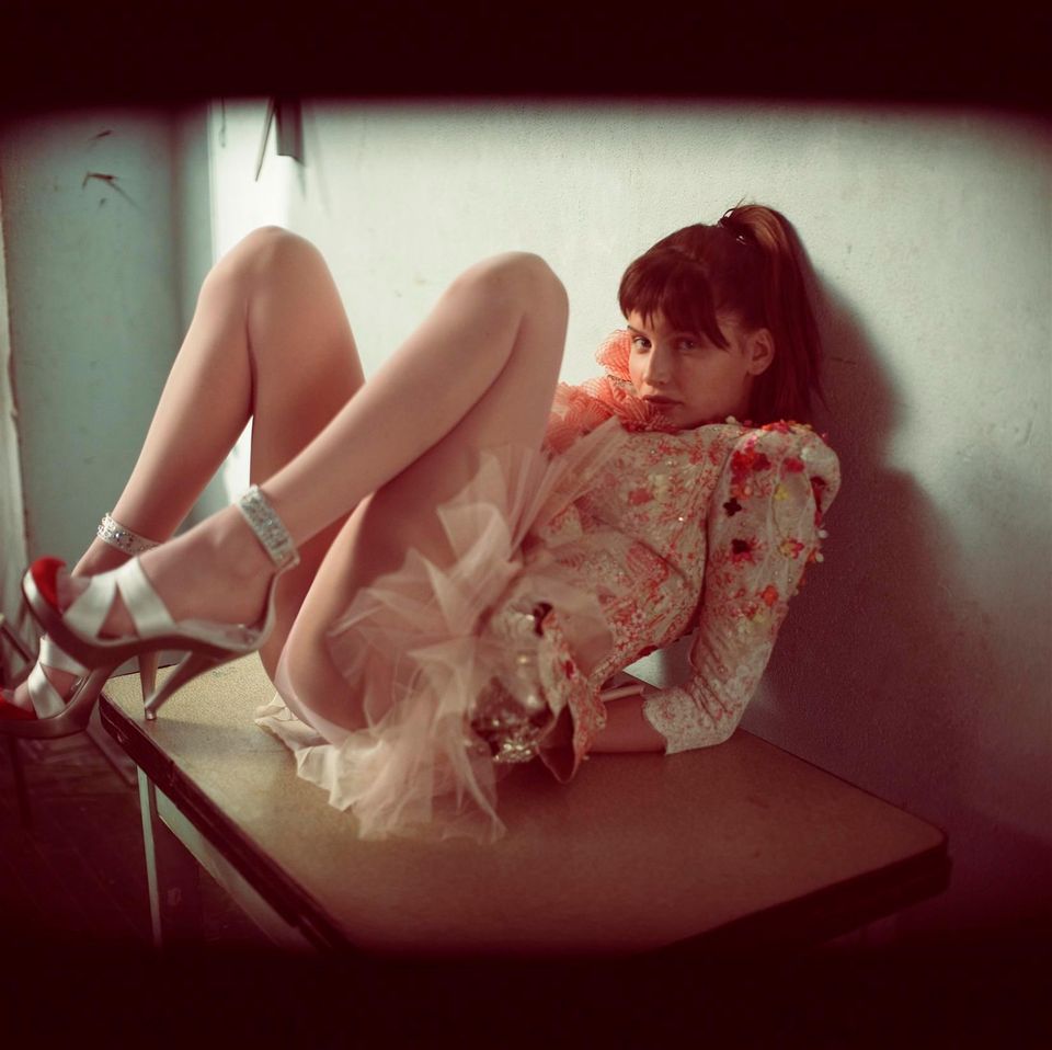 Летиция Каста в фотосессии Марио Тестино для журнала Vogue Paris